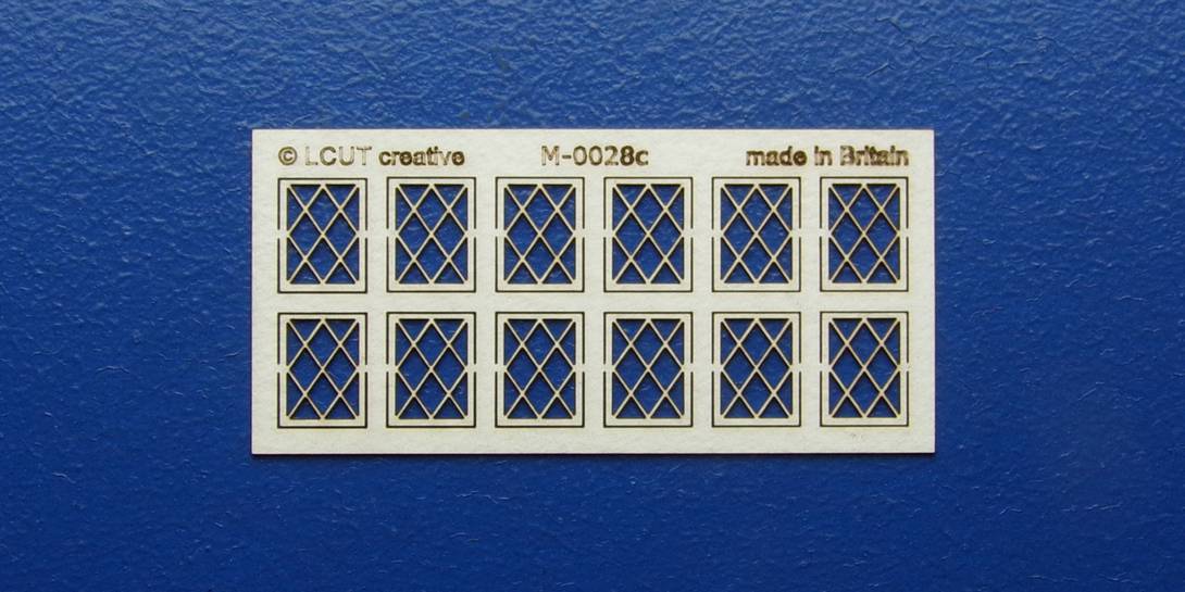 M 00-28c OO gauge kit of 12 casement windows with lattice - square top Kit of 12 casement windows with lattice. Made with high quality fiber board 0.7mm thick.
